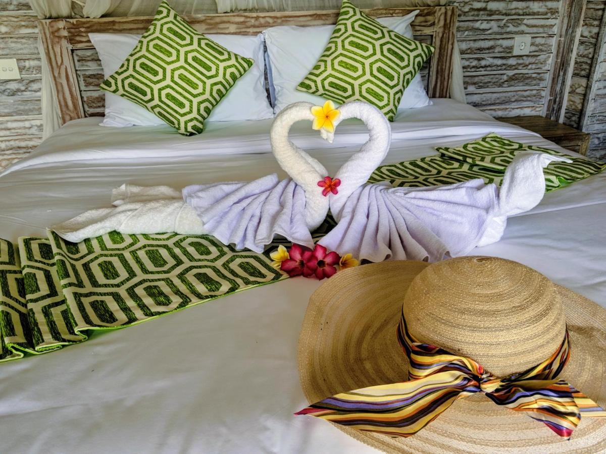 Hotel Mesari Hut Lembongan Esterno foto